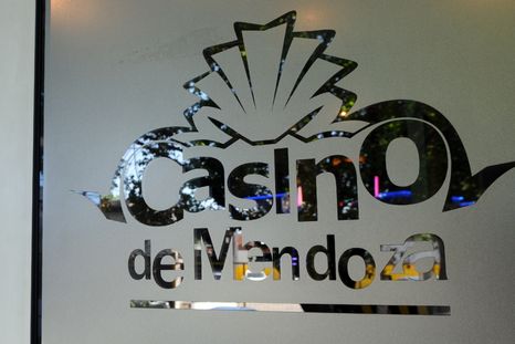 El Gobierno confirmó el despido del agente estatal que se desempeñaba como trabajador del Casino de Mendoza. El Gobierno confirmó el despido del agente estatal que se desempeñaba como trabajador del Casino de Mendoza.