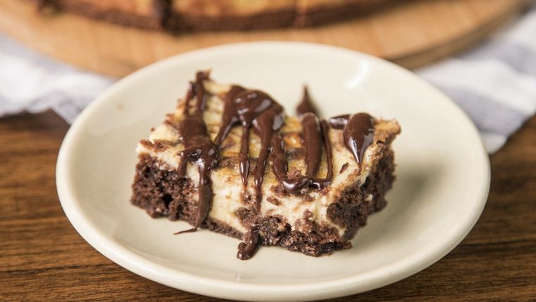 Brownie y cheesecake: la fusión más rica del mundo en una sola receta.