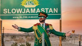 El sultán de Slowjamastan asegura que todos están bienvenidos a su micronación. El sultán de Slowjamastan asegura que todos están bienvenidos a su micronación.