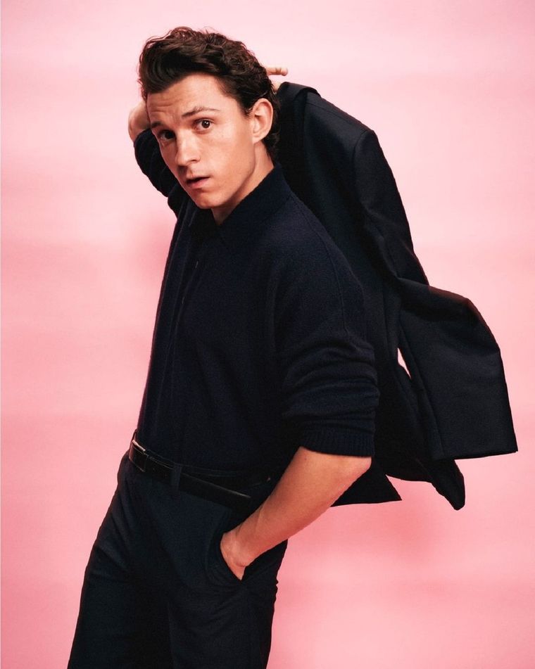 Tom Holland mantiene siempre parece más jóven de lo que es.