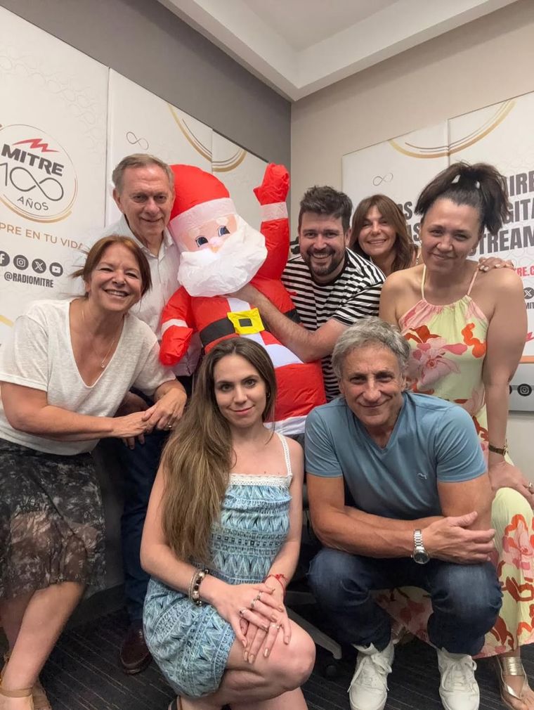 Pablo Novak con el equipo de Radio Mitre. Pablo Novak con el equipo de Radio Mitre.