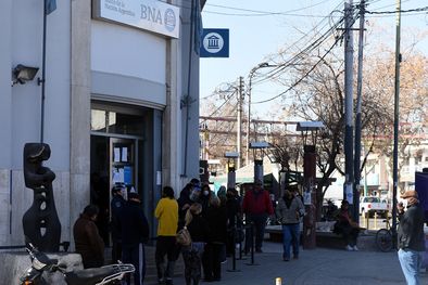 MDZol | La pandemia hizo que los estafadores se volvieran expertos. En la foto, la sucursal Villa Nueva del Banco Nación, donde hubo miles de afectados Foto: ALF PONCE MERCADO / MDZ