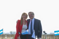 Anabel Fernández Sagasti y Alberto Fernández en una de las visitas del presidente a la provincia. Foto: Twitter @alferdez