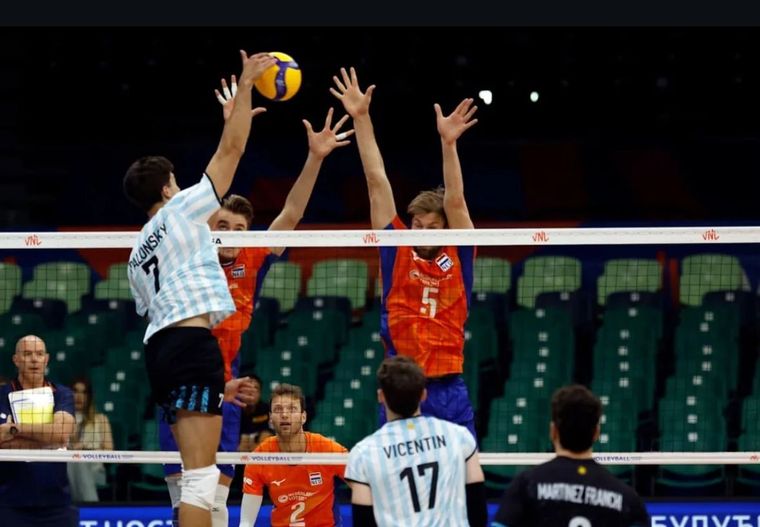 Argentina superó a Países Bajos en el inicio del Week 2 de la Liga de las Naciones de vóley. Argentina superó a Países Bajos en el inicio del Week 2 de la Liga de las Naciones de vóley.