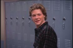 asi luce harvey actualmente, el novio de sabrina, la bruja adolescente