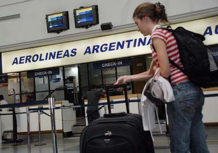 El aeropuerto local mostró a pasajeros fastidiados. Foto: Ivana Gonzalez/ MDZ