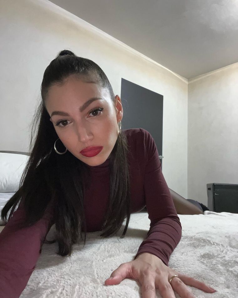 Úrsula Corberó es convocada por grandes marcas de ropa y productos de belleza para que protagonice sus campañas publicitarias. Foto: Instagram/Úrsula Corberó