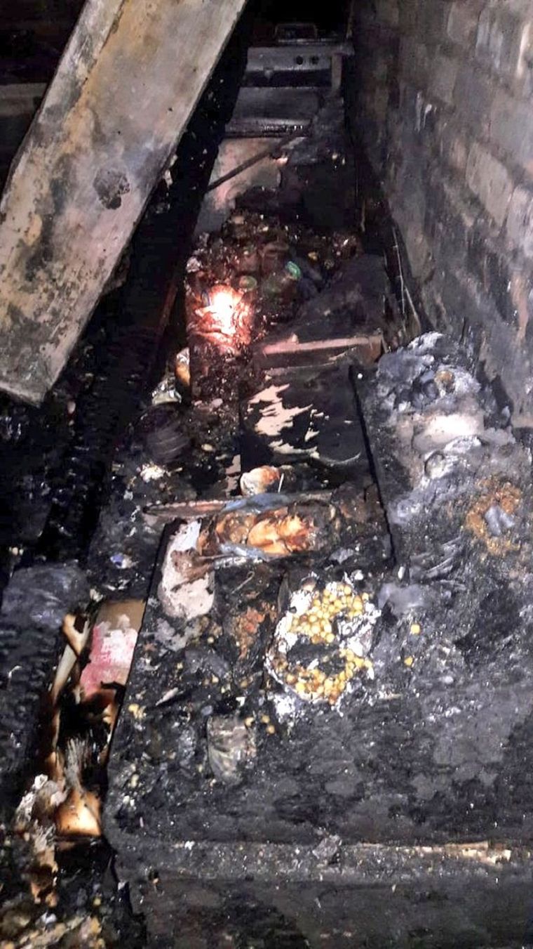 Las llamas dejaron todo destruido en el comedor comunitario ubicado en el asentamiento Las Lonjas de Godoy Cruz Foto: Gentileza
