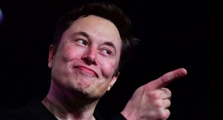 Elon Musk bromeó en su cuenta sobre el cambio Foto: AFP