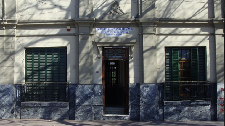 La escuela a la que tuvo que asistir la Policía Foto: GEM