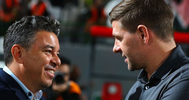 Gerrard y Gallardo cara a cara. Foto: @SPL_EN