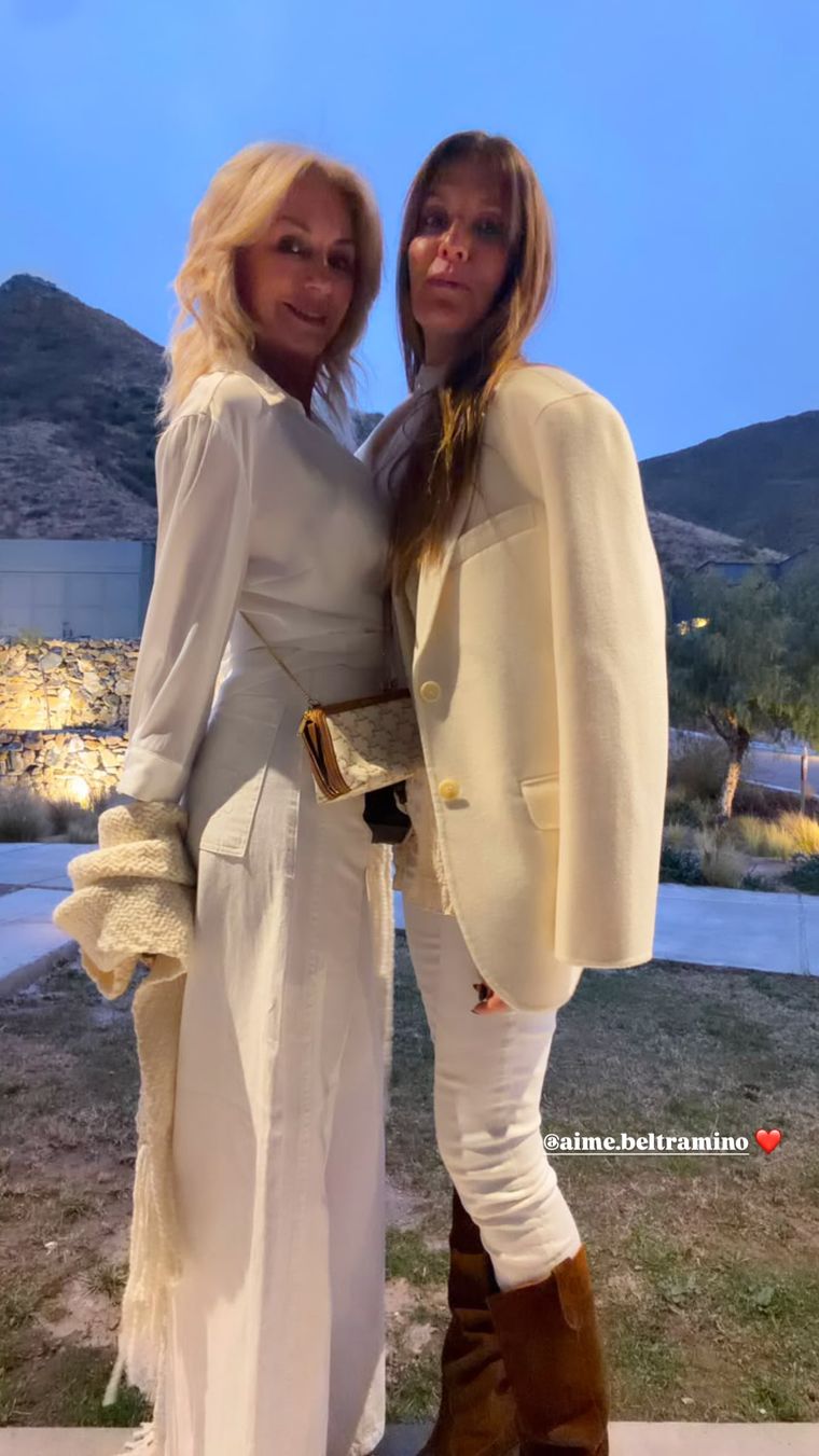 Yanina Latorre, lista con su dress code blanco para un evento. Yanina Latorre, lista con su dress code blanco para un evento.