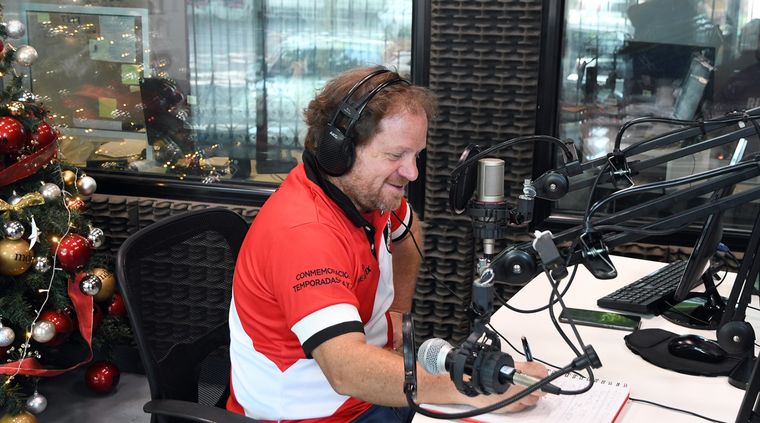 Carlos Burgueño en el estudio de MDZ Radio 105.5 FM Foto: ALF PONCE MERCADO / MDZ