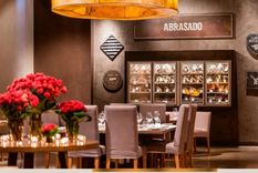 Según un informe, los consumidores con mayores gastos continúan mostrando una sólida disposición para comprar productos de lujo. Foto: MDZ