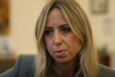 Catrin Nye descubrió que sus niveles de sustancias químicas eternas en sangre eran mucho más altos de lo que se esperaba.