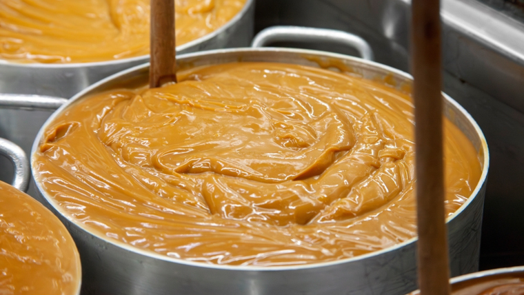 La receta cambia de color según la olla: en recipientes de hierro o cobre suele lograr un tono más oscuro y sabor más intenso. La receta cambia de color según la olla: en recipientes de hierro o cobre suele lograr un tono más oscuro y sabor más intenso.