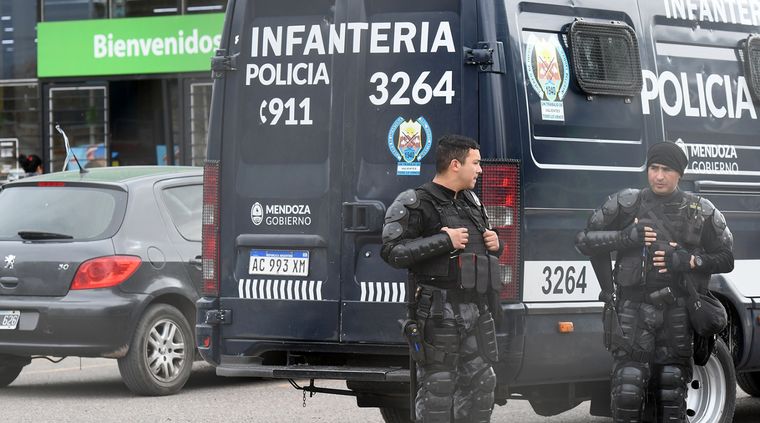 Fue una noche movida para la Policía (imagen ilustrativa) Foto: Walter Moreno / MDZ