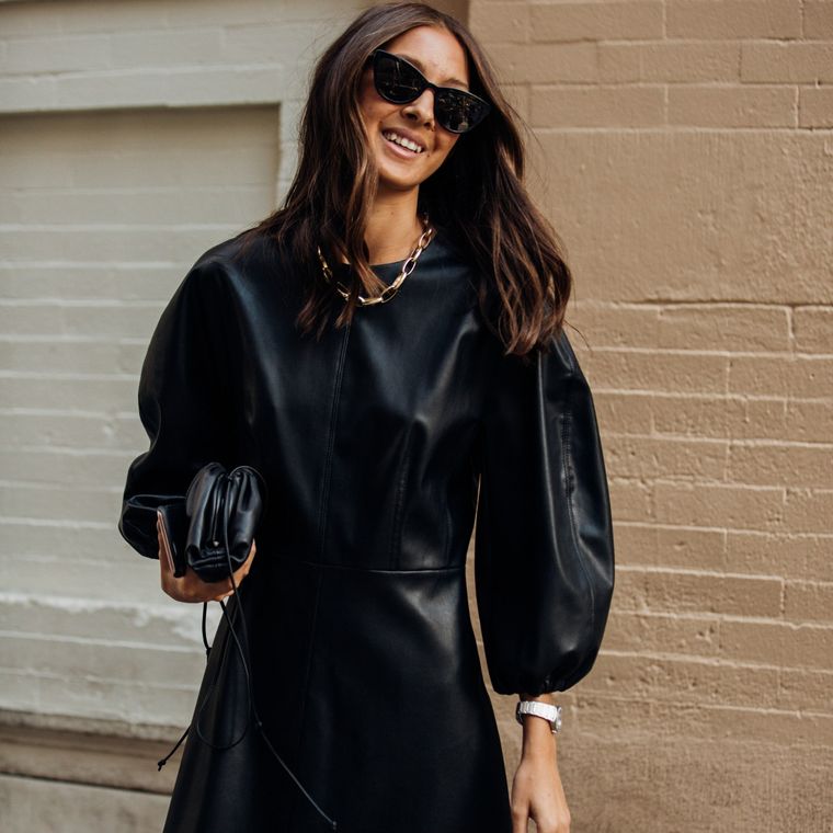 ¿Cómo renovamos el clásico vestido negro? ¡Te damos 3 opciones! Foto: Vogue
