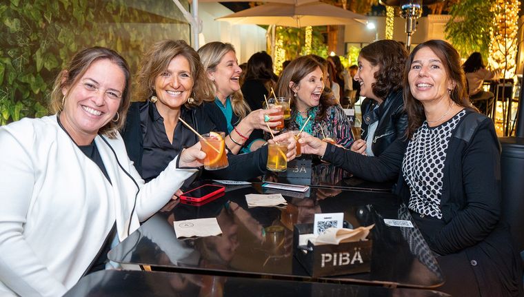 No te pierdas los detalles y la galería de sociales, al final de la nota.