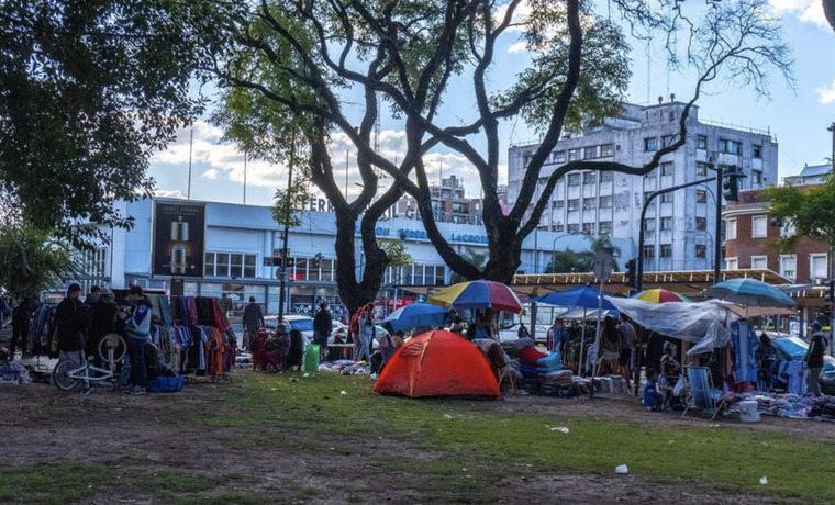 El operativo fue desplegado en una zona donde desde hace meses se desarrollaban ferias informales los fines de semana y feriados