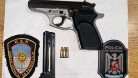 El arma de fuego con la que circulaba el hombre detenido por Las Heras. El arma de fuego con la que circulaba el hombre detenido por Las Heras.