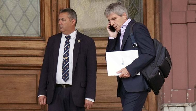 El ministro de Economía, Luis Caputo, apuesta a una baja adicional de la inflación y un rebote en la economía por la reducción del Impuesto PAIS. Foto: NA