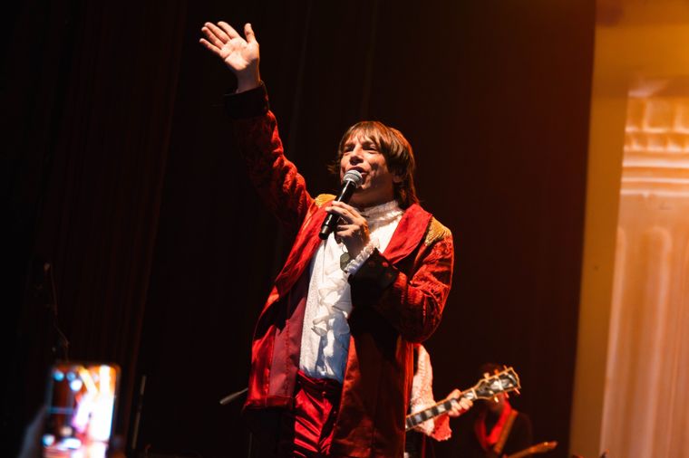 El artista tuvo un infarto en uno de sus shows. El artista tuvo un infarto en uno de sus shows.