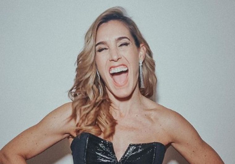 Soledad Pastorutti lució un vestido elegante y sensual en el cumpleaños de 15 de Antonia. Foto: Instagram
