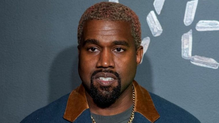 Kanye West vuelve a ser noticia por un controvertido tema. Foto: AFP