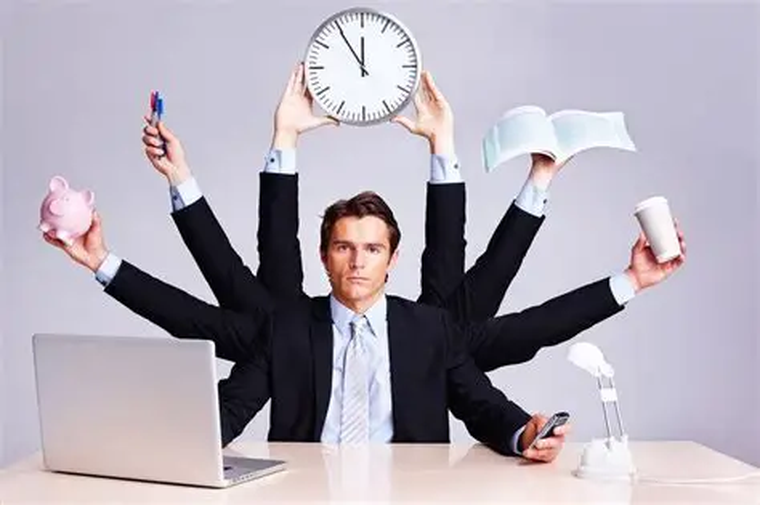 Hoy trabajo mucho, apasionado como soy. Trabajo mucho con más intención, menos compulsión.