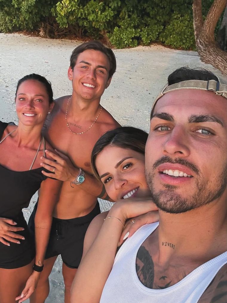 Leandro Paredes y Camila Galante coincidieron en sus vacaciones con Paulo Dybala y Oriana Sabatini. Leandro Paredes y Camila Galante coincidieron en sus vacaciones con Paulo Dybala y Oriana Sabatini.