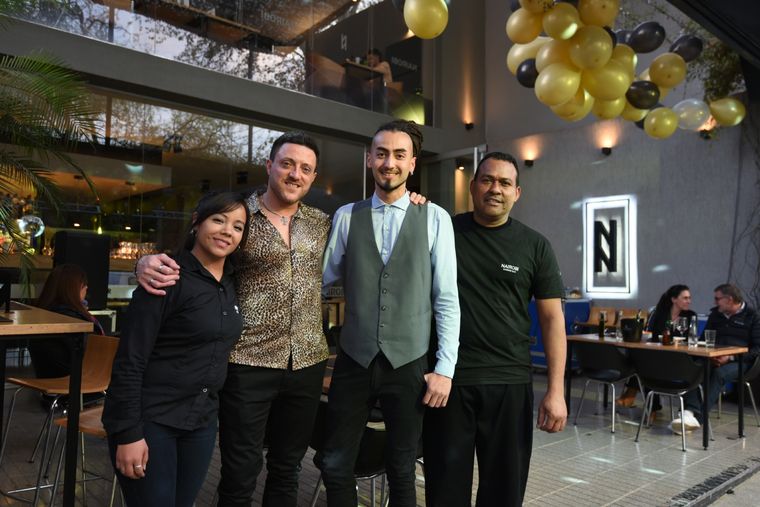 Los anfitriones de un aniversario de lujo. Foto: Maximiliano Ríos/MDZ