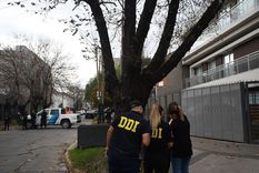 Los peritos trabajando en la zona del crimen. Foto: Télam