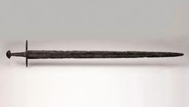 La espada fue hallada en un río de Utrecht y conserva símbolos de origen pagano y cristiano. La espada fue hallada en un río de Utrecht y conserva símbolos de origen pagano y cristiano.