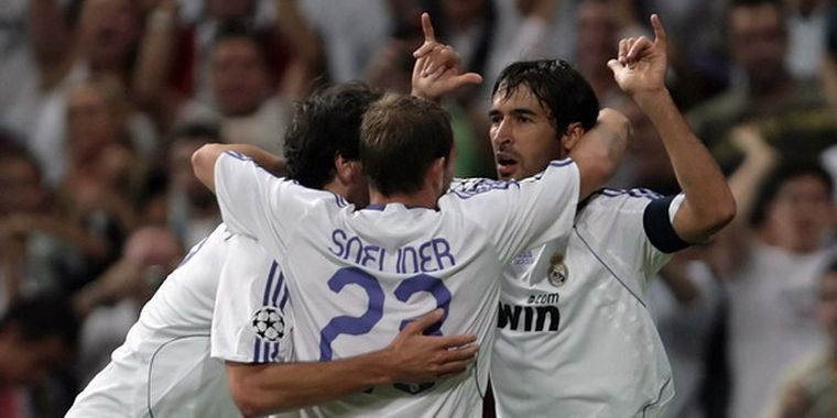 Festejo español. Raúl anotó el primer gol Merengue en la Casa Blanca. Foto: Na