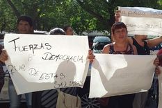 Barrio Democracia Los vecinos afirman que viven ahí desde hace décadas. Según cuentan, hay más de 400 familias afectadas. Barrio Democracia Los vecinos afirman que viven ahí desde hace décadas. Según cuentan, hay más de 400 familias afectadas.