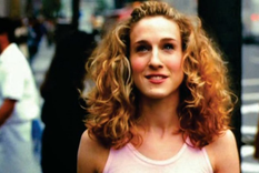 A sus 57 años, así está Sarah Jessica Parker, una de las protagonistas de Sex and the City, serie que cumplirá 25 años desde su primera emisión. Foto: Captura Sex and the City.