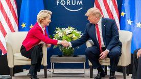 Ursula von der Leyen, de la Unión Europea, y Donald Trump de Estados Unidos, líderes en pugna. Foto Dpa