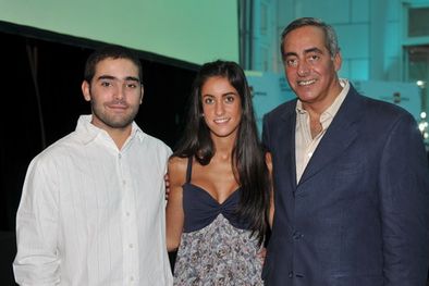 MDZol | El intendente de Capital, Víctor Fayad, junto a su hija Mercedes y su novio Federico Segura. Foto: Gerardo Gómez / MDZ