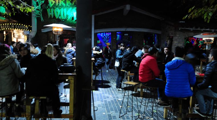 Para todos los comercios de la provincia rige el alerta sanitario. Foto: ALF PONCE / MDZ