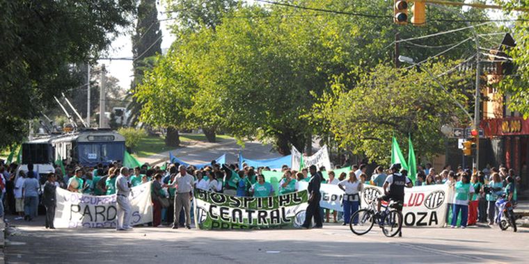 Las manifestaciones provocaron la respuesta de Cousinet. Foto: Nacho Gaffuri / MDZ