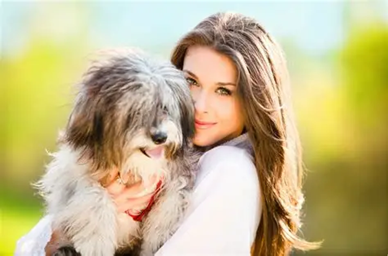 Quien lo vivió lo sabe: se apaga una pequeña luz en casa y en el alma. Quien lo vivió lo sabe: se apaga una pequeña luz en casa y en el alma.