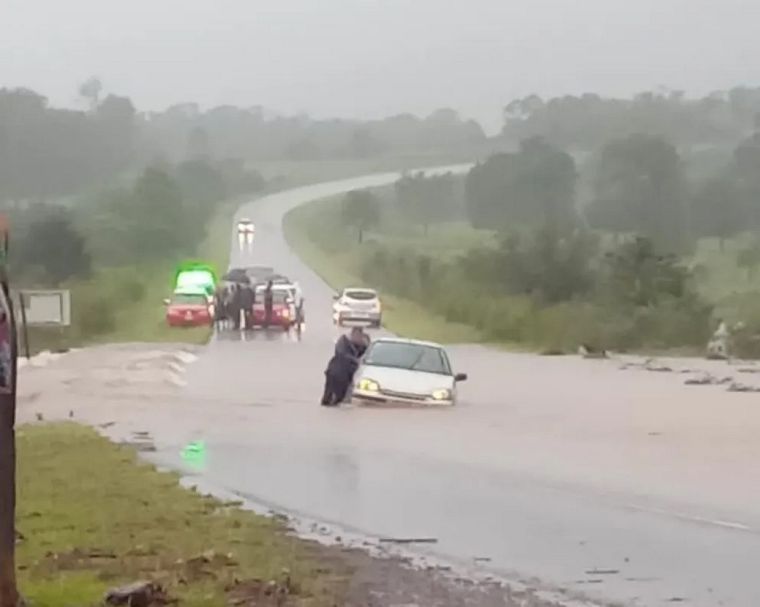 Las fuertes lluvias en Misiones provocaron más de 200 personas evacuadas, crecida de arroyos y cortes de rutas provinciales Foto: Captura de video