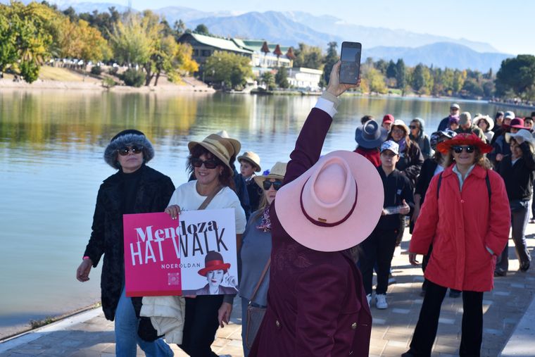 Así se vivió el World Hat Walk en Mendoza. Así se vivió el World Hat Walk en Mendoza.