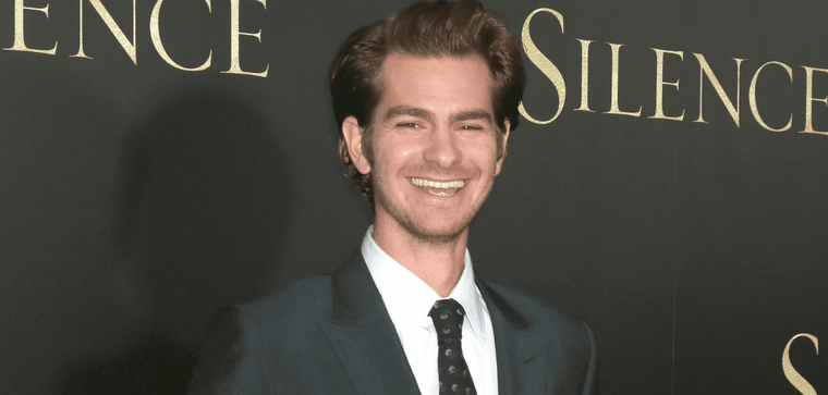 Foto: https://es.moyens.net/entretenimiento/andrew-garfield-esta-ansioso-por-volver-trabajar-con-tobey-maguire/