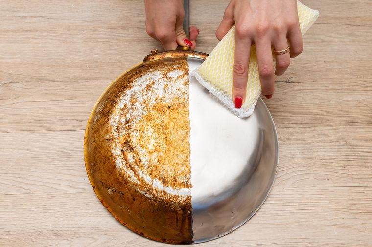 LIMPIAR Cuando el metal se expone a grandes niveles de humedad, se genera el óxido Foto: SHUTTERSTOCK