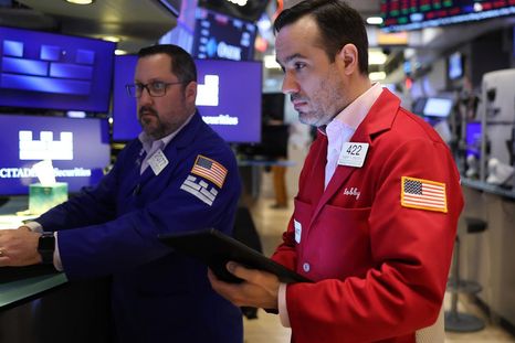 Los papeles que se operan en la Bolsa de Valores de Nueva York reflejan un clima calmo con tendencia positiva en la jornada. Los papeles que se operan en la Bolsa de Valores de Nueva York reflejan un clima calmo con tendencia positiva en la jornada.