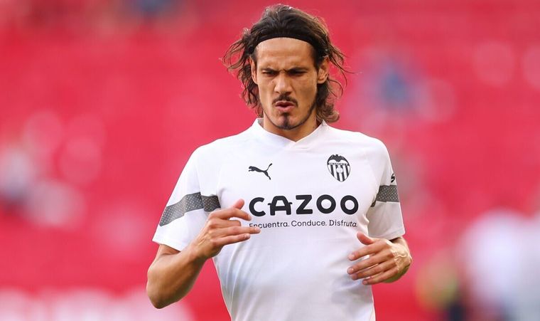 Edinson Cavani se sigue acercando a Boca. Foto: Valencia CF
