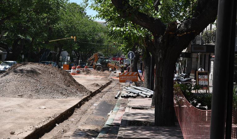 Obras en la calle Sarmiento de la Ciudad de Mendoza.