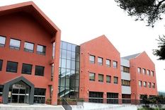 Las instalaciones, que están rodeadas por una valla alta con una puerta vigilada, incluye un centro de trabajo. Foto: MINISTERIO DE UNIFICACIÓN